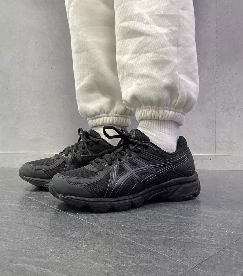 아식스 런닝화 제품 중 하나로 가성비 정말 좋은 조그 100T
