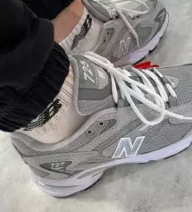뉴발란스 725  저희매장에서 인기가 참 많습니다.
