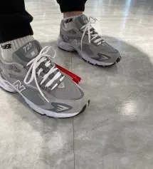 뉴발란스 725  저희매장에서 인기가 참 많습니다.
