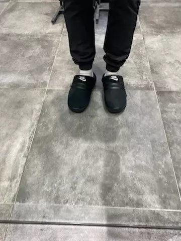 나이키 버로우패딩 슬리퍼 입니다.
