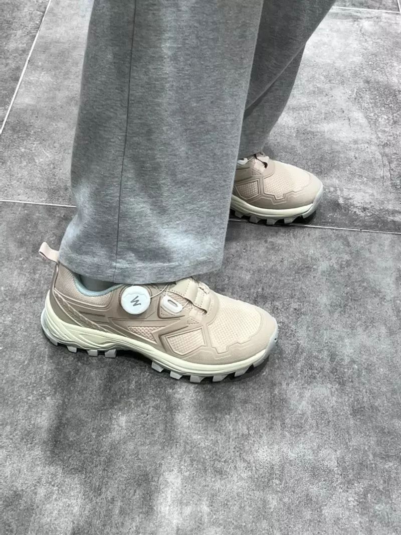 웨버 트레킹화 이지 트렉스입니다.
