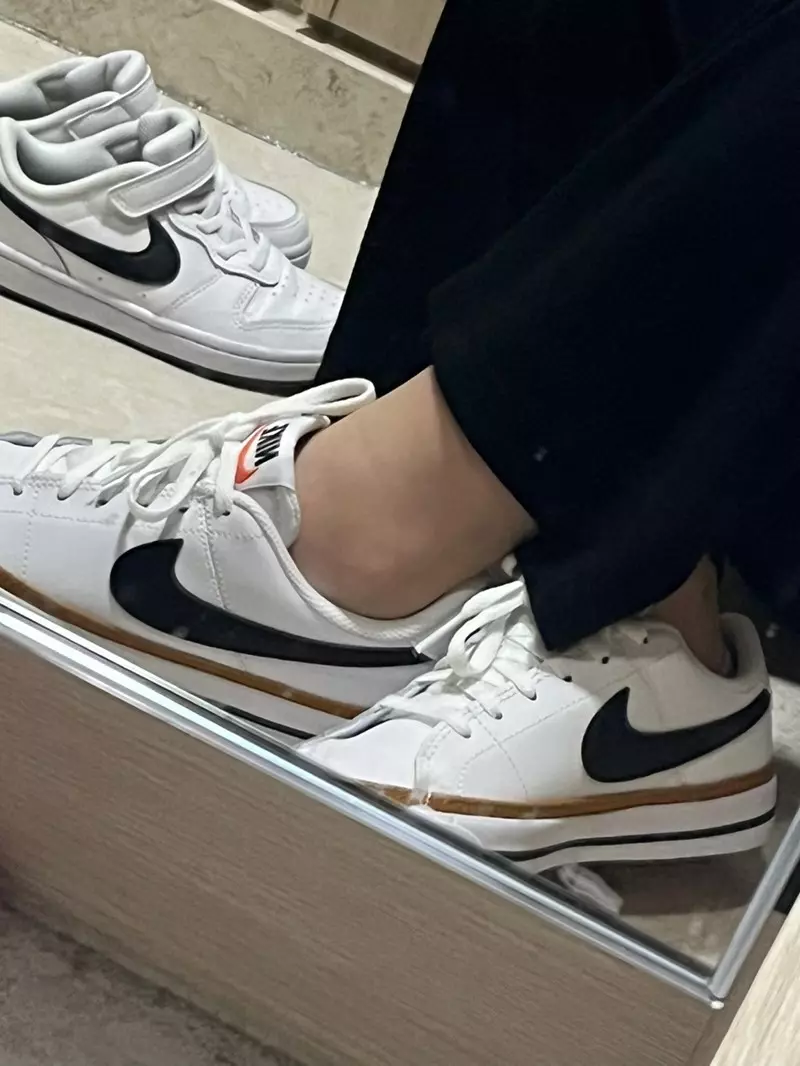 딸래미가 좋아하네요. 예쁘게 잘맞아요. 평소사이즈대로 구매했어요.
