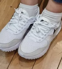 나이키의 에어맥스 시스템 제품은 5단위로 나오는제품이라 정사이즈 구매 혹은 반사이즈