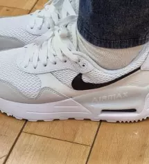 나이키의 에어맥스 시스템 제품은 5단위로 나오는제품이라 정사이즈 구매 혹은 반사이즈