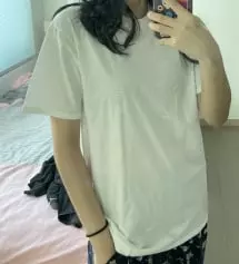 검정 속옷입어도 잘 안비치는거 보니 두께감도 괜찮고 목부분고 적당히 짱짱해서 좋아요