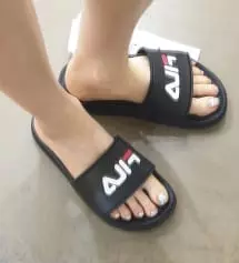가성비 좋은 휠라 슬리퍼 슬릭 텐더 입니다.
