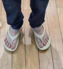 디스커버리 쪼리제품은 요즘 유행디자인으로 나온제품이며, 물에 닿거나 발에 땀이 많으