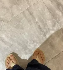 디스커버리 제품 텐션 리커버리 쪼리입니다.
