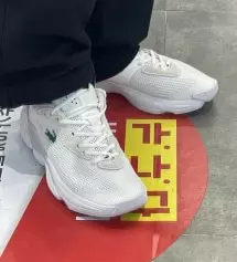 안녕하세요 해당제품은 라코스테의 에이스 샷 제품입니다~ 
