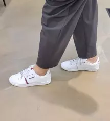 심플해서 20~30대  인기가 좋은 흰색 몽타나 스니커즈입니다
