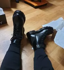 맘에들어요! 깔창이 있어서 땅바닥 걷는 느낌도 안나고, 가격에 비해 싼티도 안나고 좋