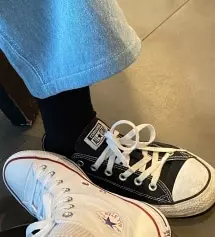 생각보다 진짜 빨리 왔어요 너무 맘에 들고 컨버스 로우보다 더 편한것같아요ㅋㅋㅋㅋ 