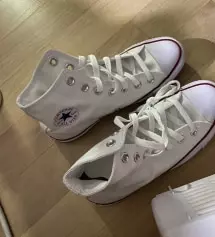 생각보다 진짜 빨리 왔어요 너무 맘에 들고 컨버스 로우보다 더 편한것같아요ㅋㅋㅋㅋ 