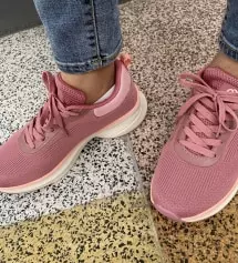 색상만 다른 같은 신발이 있는데 엄마가 신어보시더니 너무 편하다고 하셔서 엄마 선물