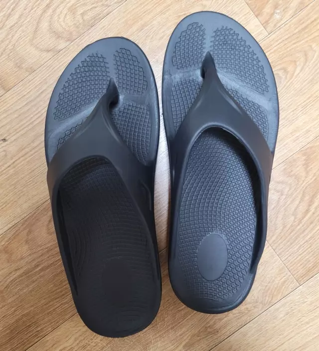 사이즈는 정사이즈, 색감이 조금더 밝았으면 좋았을거 같음. 키높이는 모르겠고 두툼해