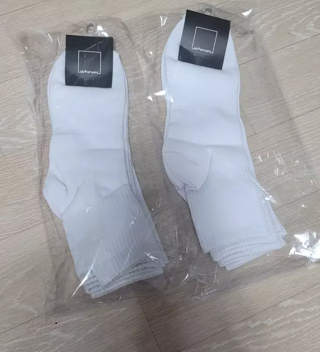 헬스하기위해 스포츠양말이 필요해서 구매했습니다. 정사이즈로 발이 작은 남성분도 적