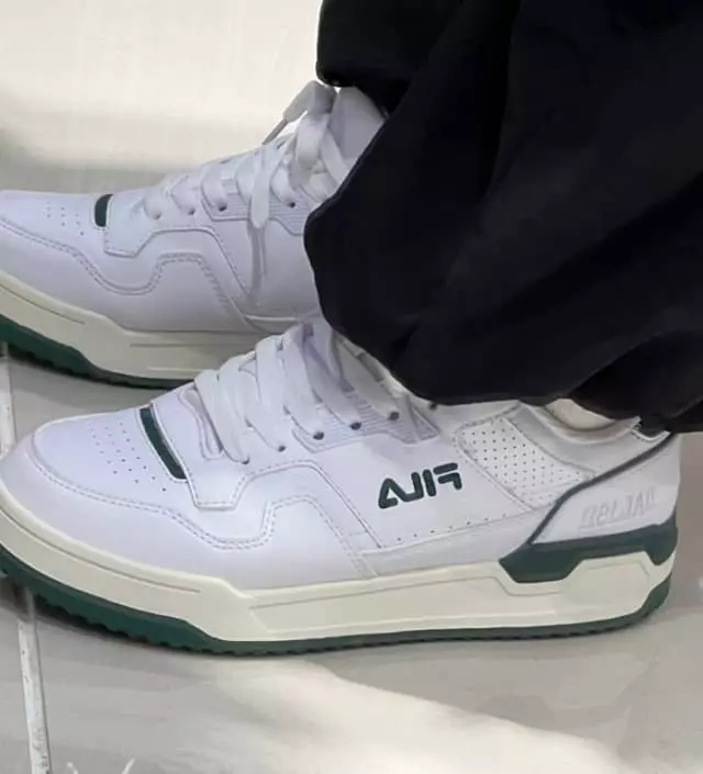 휠라의 타르가 88/22 제품을 소개해드리겠습니다!
