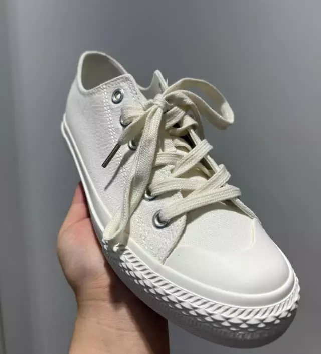 미쯔의 예쓰 발수 코튼 스니커즈 제품을 소개해드리겠습니다!
