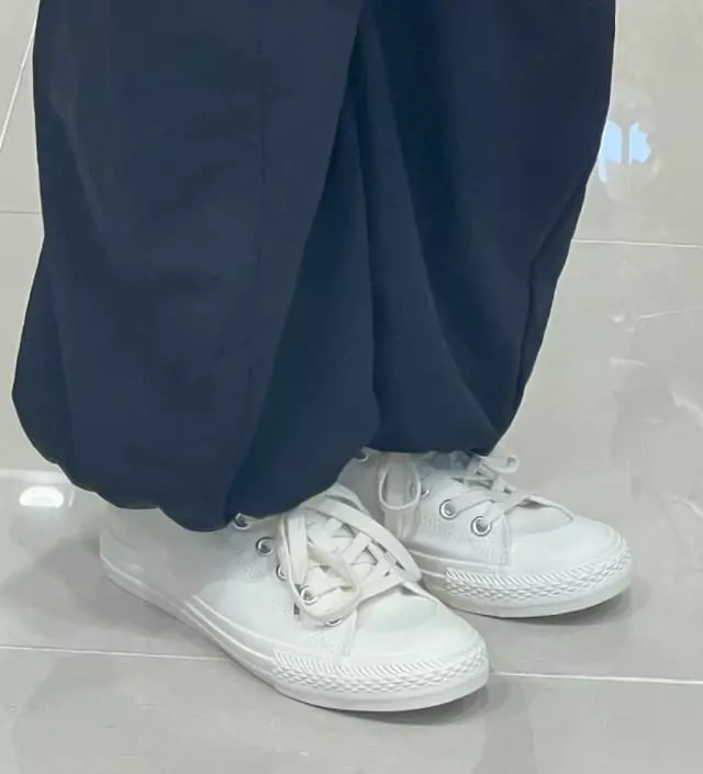 미쯔의 예쓰 발수 코튼 스니커즈 제품을 소개해드리겠습니다!
