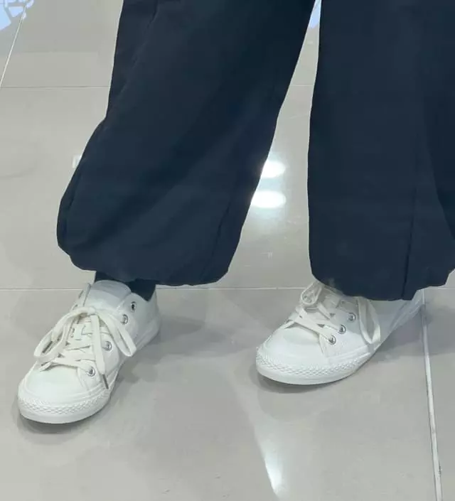 미쯔의 예쓰 발수 코튼 스니커즈 제품을 소개해드리겠습니다!
