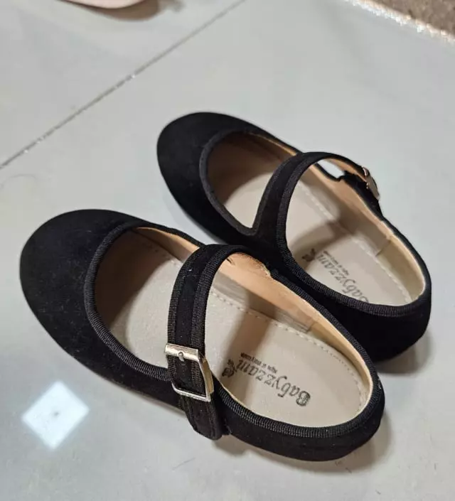 사이즈도 잘맞고 신발도 예뻐요!
