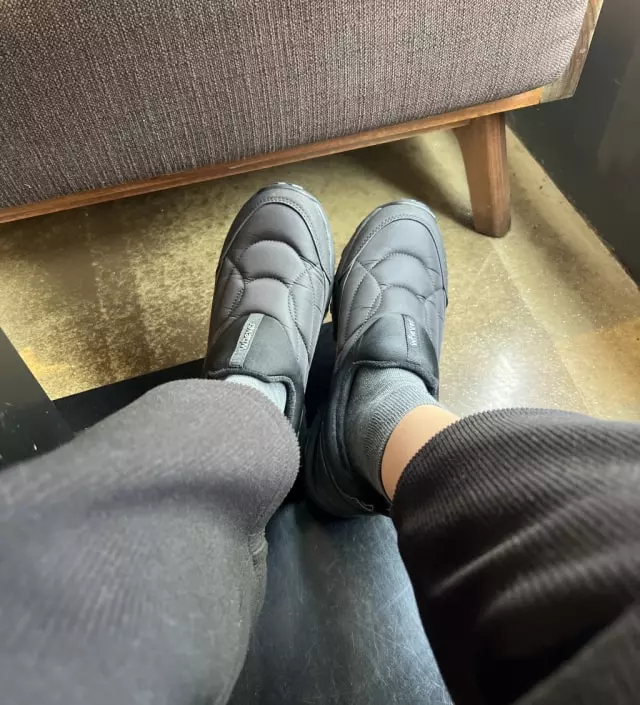 평소 신던 운동화로는 발이 너무 시려워서 구매했어요
