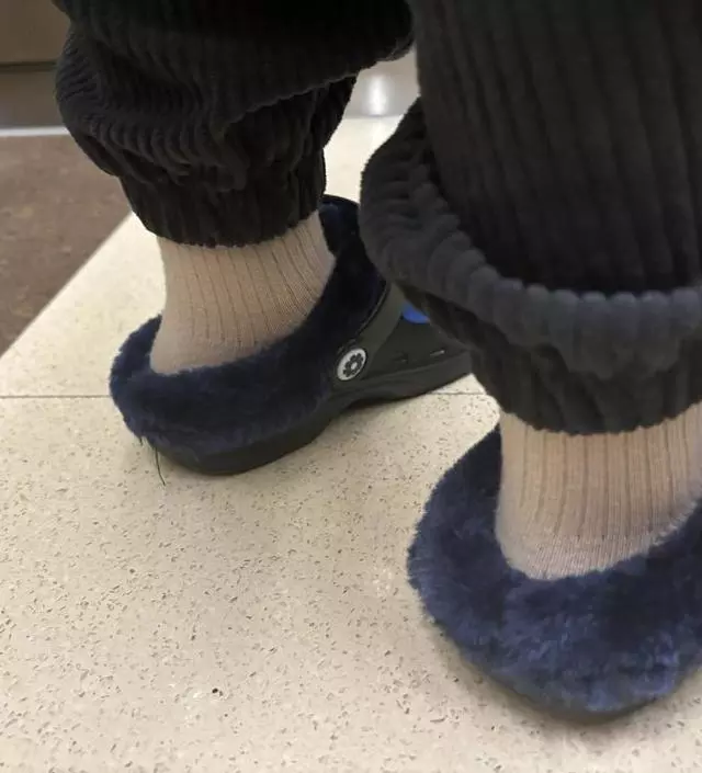 후 겨울에는 발이 얼마나 클지몰라서 정사이즈 시켰어요,
