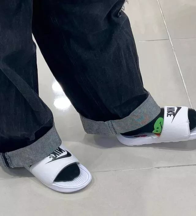 나이키의 빅토리 원 슬라이드 제품을 소개해드리겠습니다!
