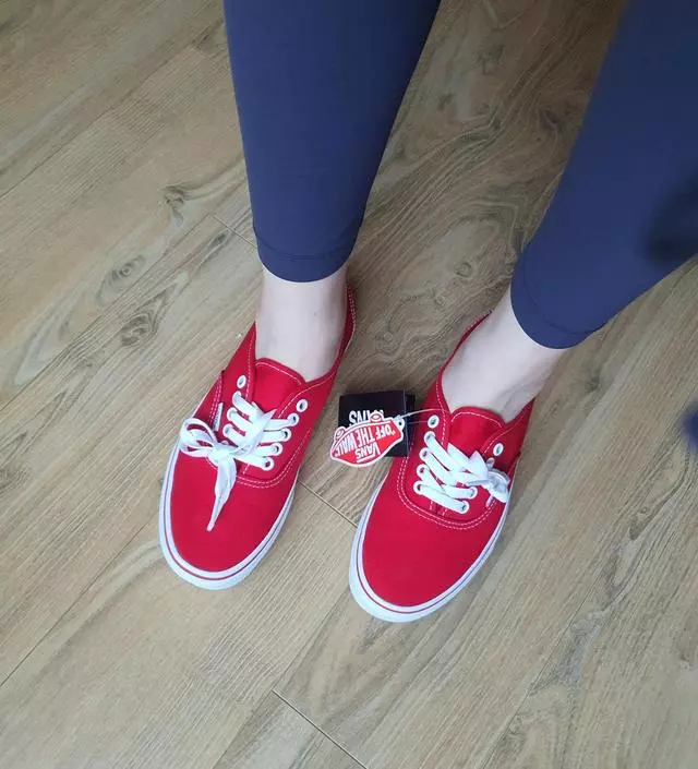 작년 가을부터 살까 말까 고민하다....겨울에는 빨간색이 좀 추워 보일까...봄이 될때까