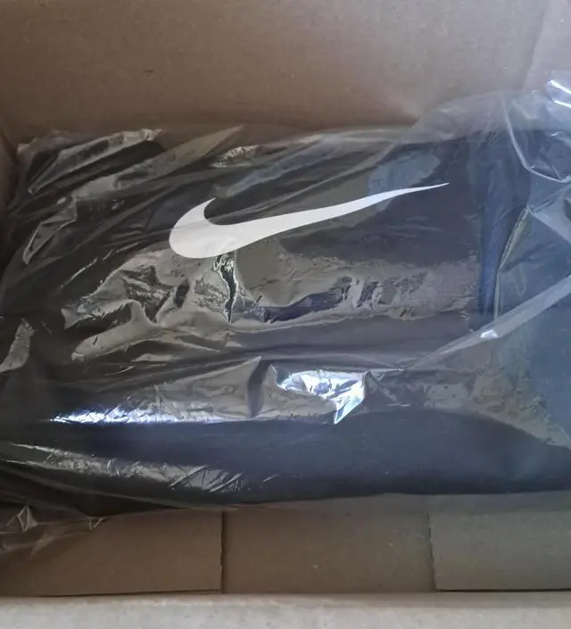 크기가 적당해서 마음에 듭니다 전면부 수납공간과 양쪽 수납공간 가방속 수납공간이 좋