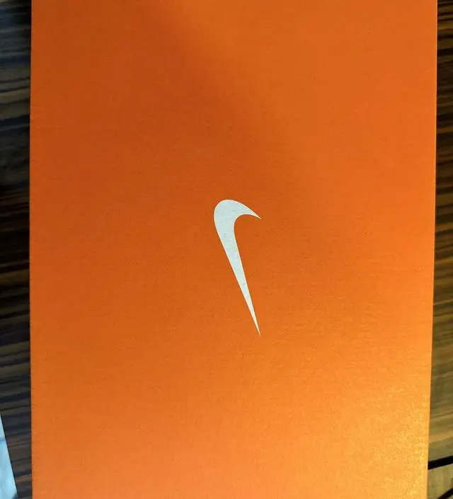 최근에 이니시에이터 신발을 구매했는데, 정말 만족스럽습니다! 디자인이 세련되고 어떤