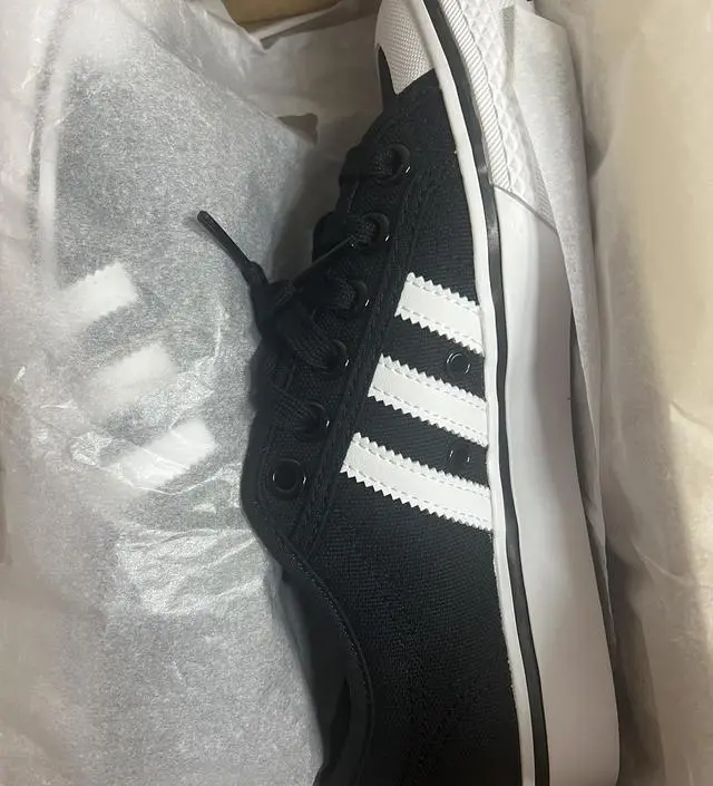 사이이 너무크게 나왔어요.230샀는데 240사이즈와 동일해요.