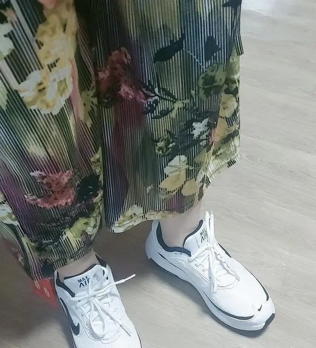 어머니 발볼 넓으신데 반업하니 딱 좋다네요
