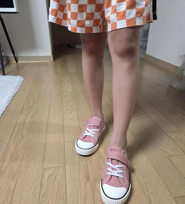 색이 이뻐서 구매했는데 화면과 같아요
