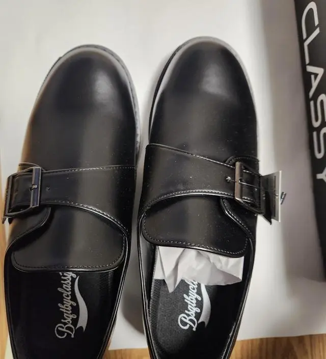 뭉크 디자인 구두인데 저렴해서 그런지 압코 모양이 좀 부족하네요.