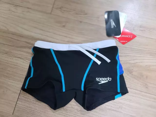저는 수영복을 속옷보다 2치수 작게 입으니 참고하세요.

