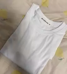 안에 입을 레이어드 티셔츠가 필요했는데 밑위 길이도 길고 괜찮아서 바로 골랐어요! 스