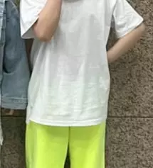 이전에도 화이트 구매했는데 레이어드 하기에도, 매치해서 입히기에도 예뻐서 다른 컬러