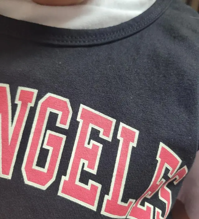 레이어드 티셔츠 흰색은 두루두루 휘두루마뚜루 잘입고있어요
