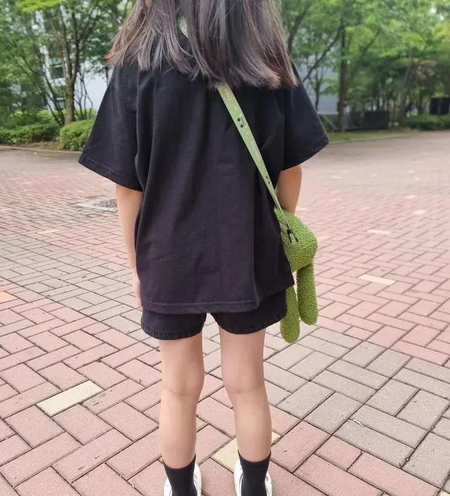 초3딸아이 125에 24입니다.
