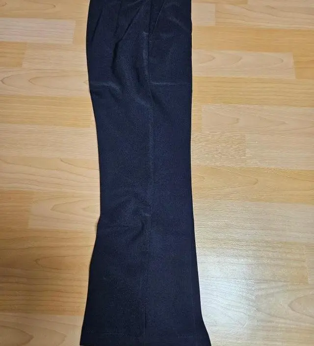 너무 잘맞고 마감처리도 깔끔하게 잘되어서 맘에들어요 두꺼운겨울 바지도 구입하고싶네