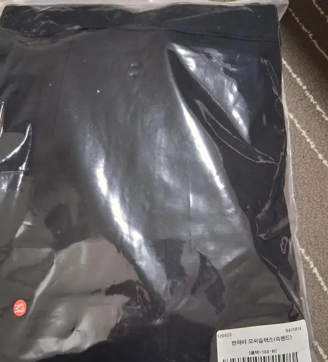 기존에 입어보고 만족해서 재주문합니다. . 주문당일 배송되어 빠르게 갇아볼수 있어서