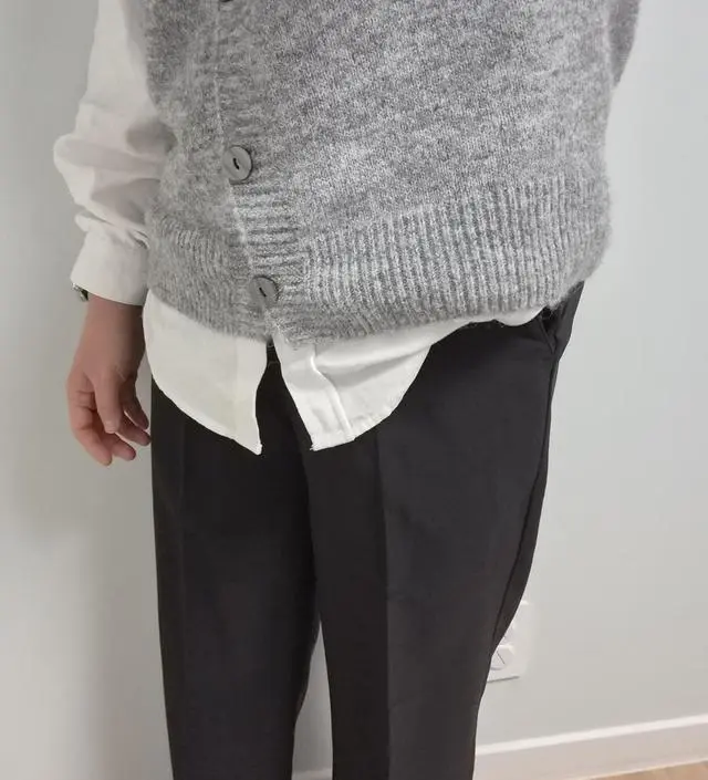 너무 편하고 너무 만족합니다. 다른 청바지에 비해서 기장은 조금 딱 맞아떨어져서 교환